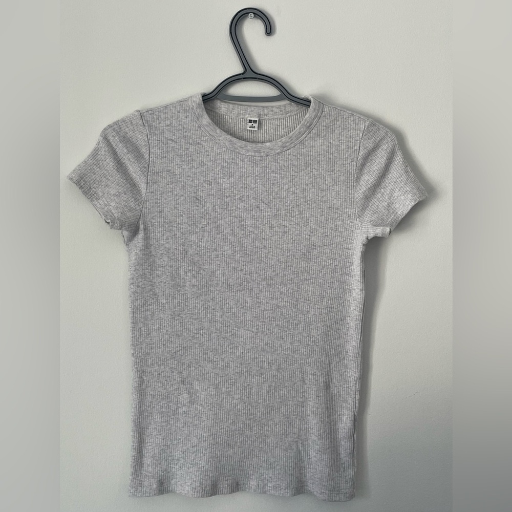 Uniqlo Shirt in excellent condition. Fits to Small to medium.
